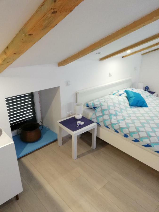 Apartment Vrbenka Vrbnik Eksteriør billede